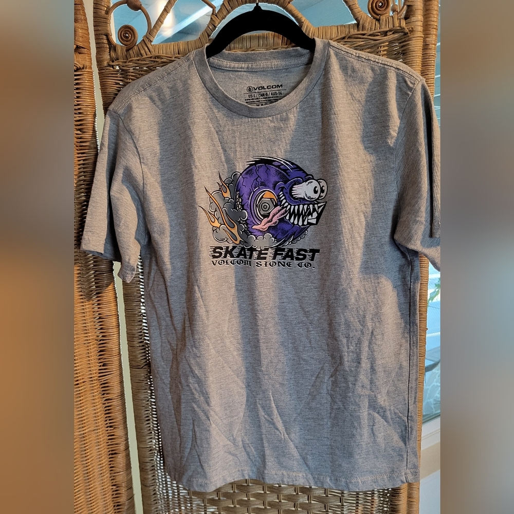 Gray Short Sleeve Tee with Graphic Design